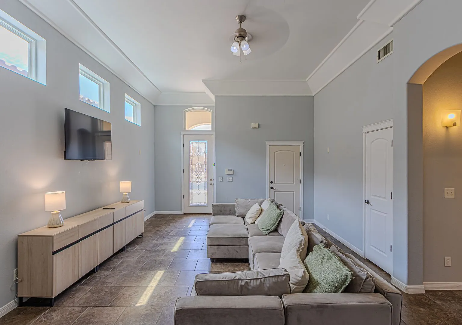 Great home in the Las Palmas gated community — Photo 3