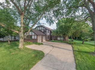1576 Country Squire Dr, Geneva, IL 60134