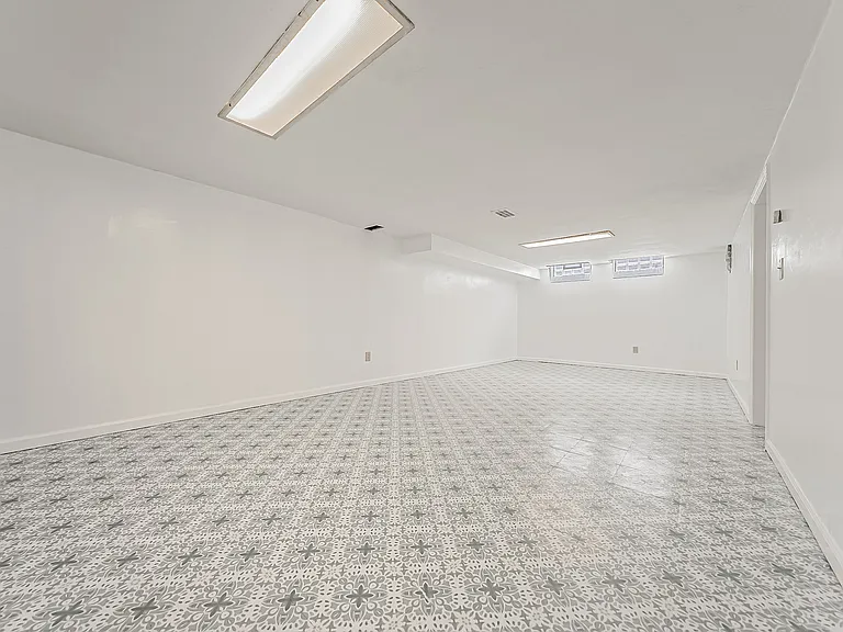 24111 Edgehill Dr — Photo 34