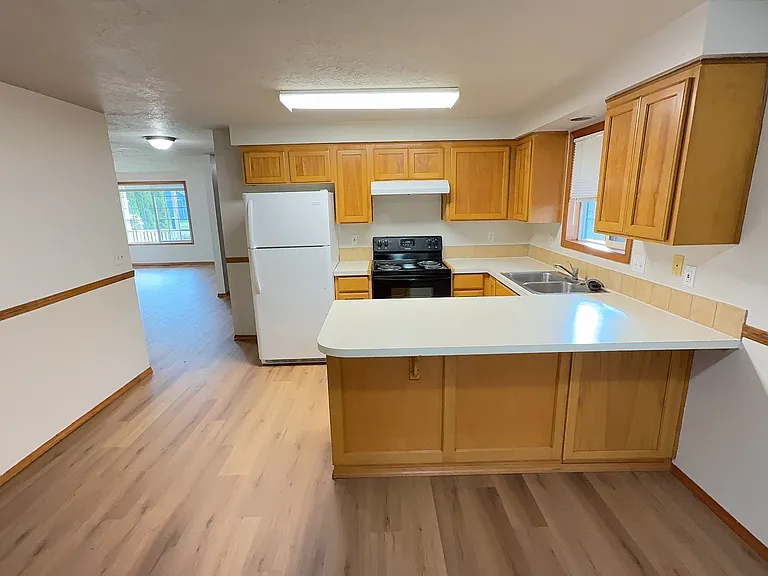 4449 Samantha Ct NE — Photo 5