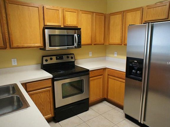 3rd image of 427 Wilton Cir