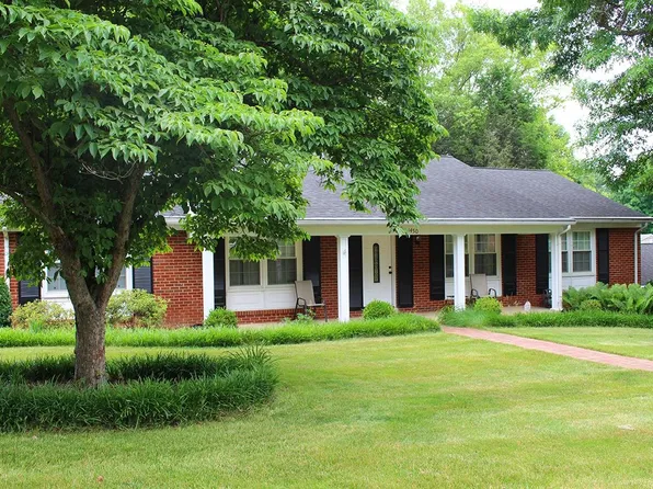 1450 Sunset Ln, Waynesboro, VA 22980