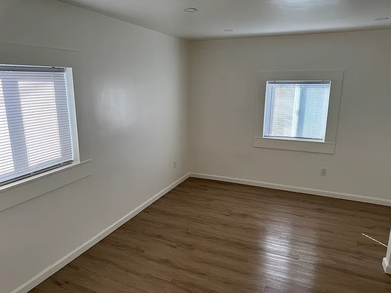 422 S Thor St — Photo 9
