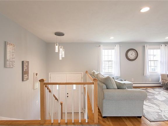 5th image of 80 Turner Dr