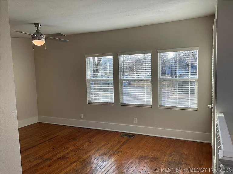 1349 E 6th St — Photo 10