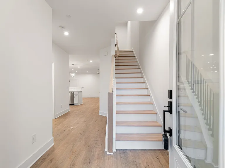 172 Leggo Ave — Photo 6