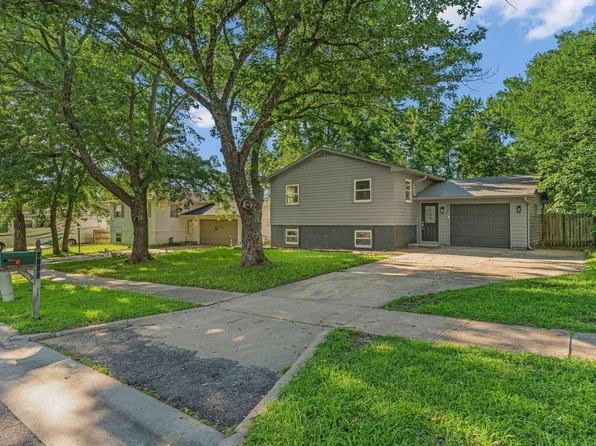5132 SW 33rd St, Topeka, KS 66614