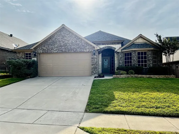 8625 Vista Royale Dr, Fort Worth, TX 76108