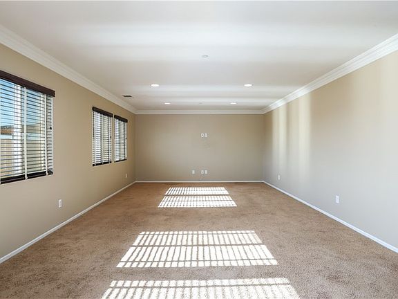 3rd image of 11581 Crest Dr