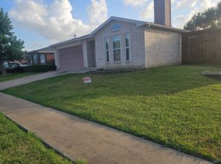 5902 York River Dr, Arlington, TX 76018
