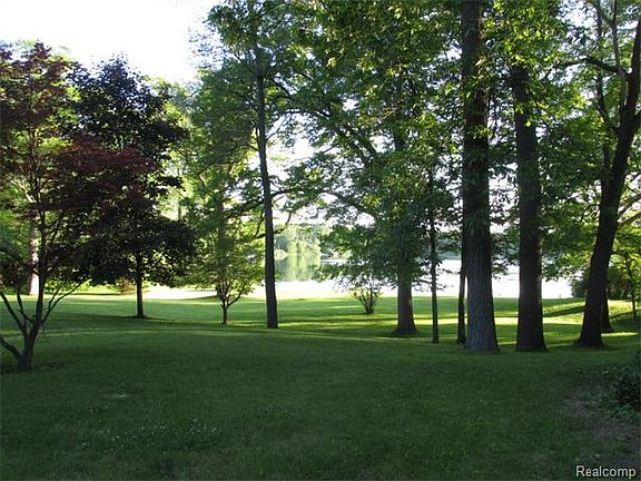 5th image of 11330 Fairlane Dr
