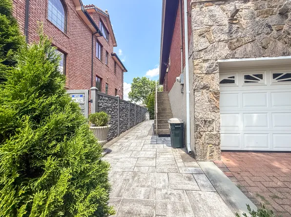 138-35 11th Avenue image 3 of 51