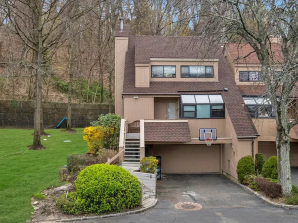 1 John Bean Court, Port Washington, NY 11050