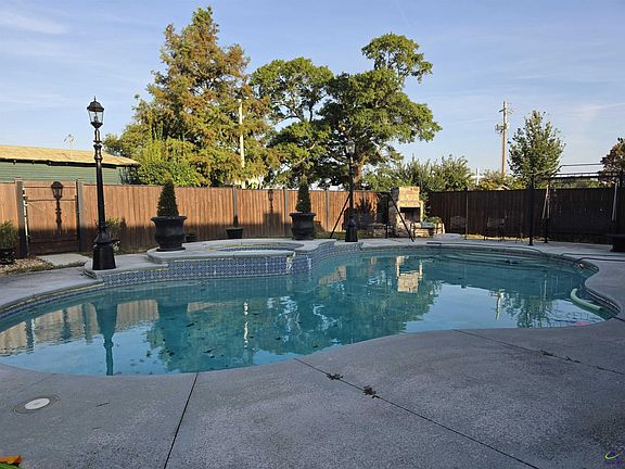 4th image of 1252 Brock Rd