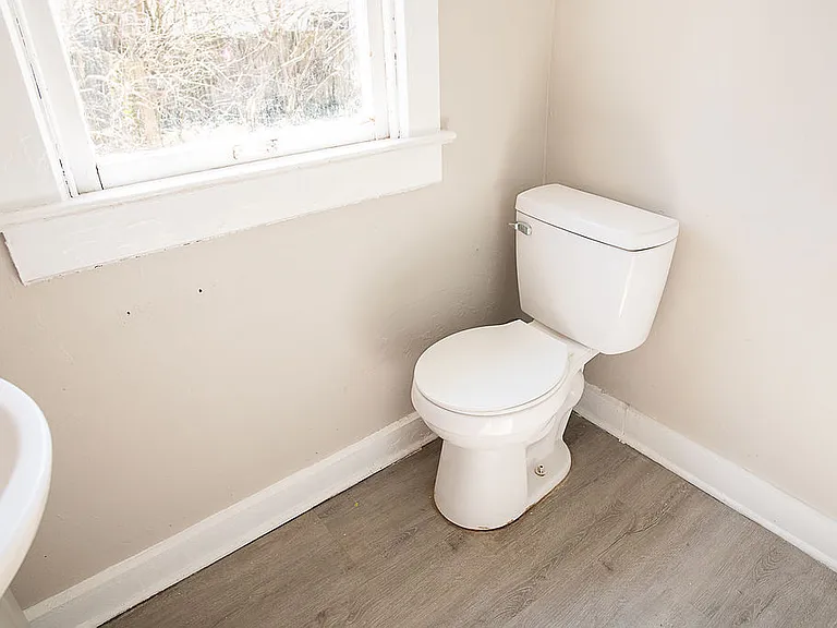 2141 Philadelphia Dr — Photo 18