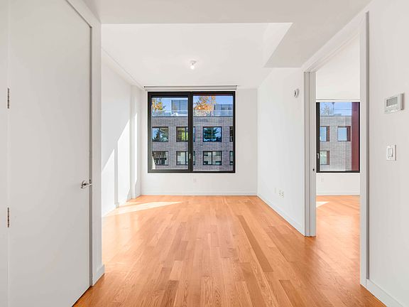 3rd image of 123 Melrose St APT 636