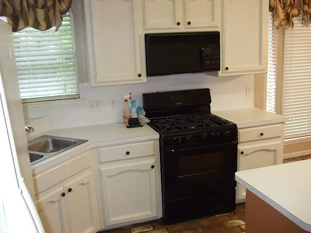 37385 Parkwood Ave — Photo 11