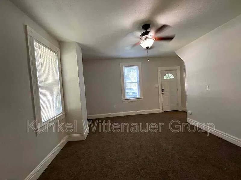 3 bed, 1.0 bath, 1200 sqft, $875 — Photo 3