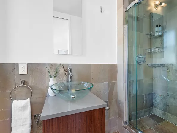 330 East 70th Street image 5 of 7