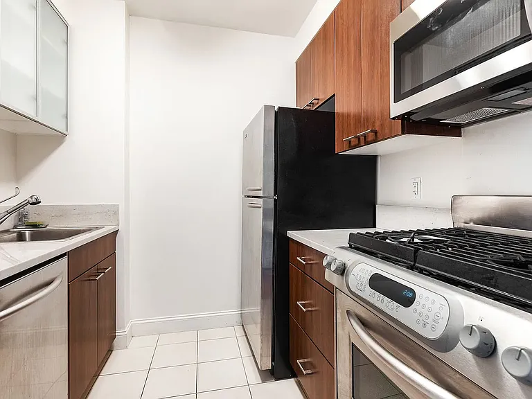215 E 96th St #30G — Photo 3