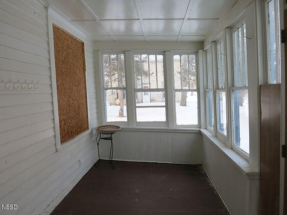 2nd image of 715 2nd Ave S