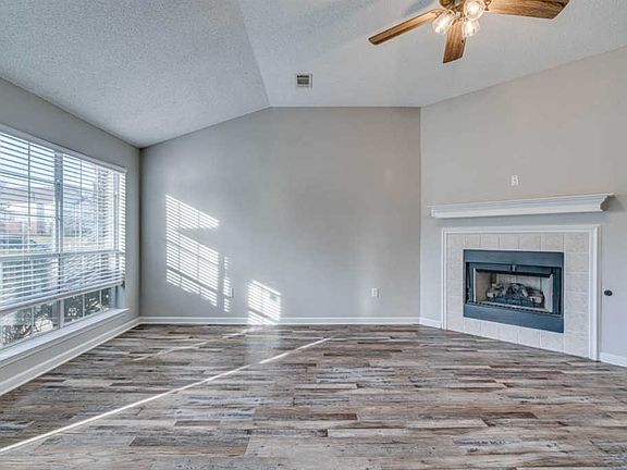 5th image of 165 Pine Wood Dr