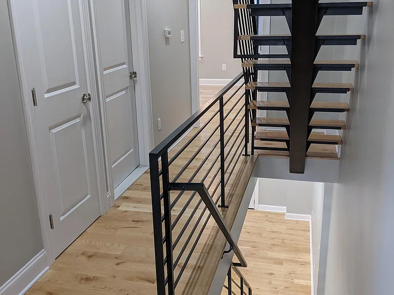 922 Catharine St — Photo 18