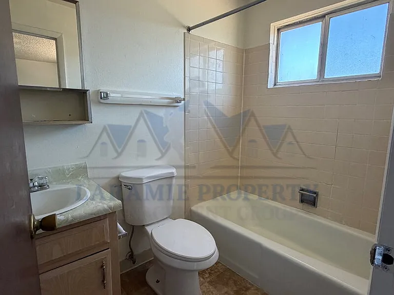 706 Downey St #24 — Photo 6