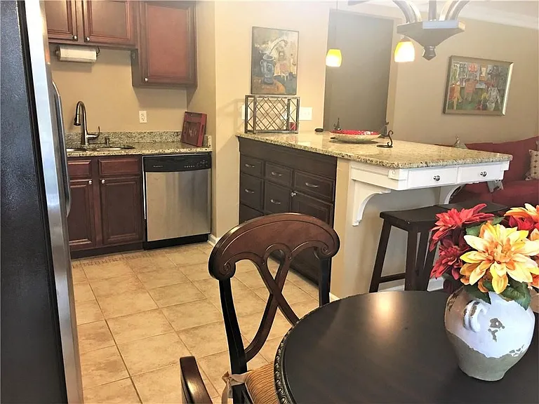 1042 Sasha Ln — Photo 4