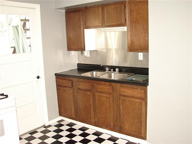 2nd image of 309 Grant St