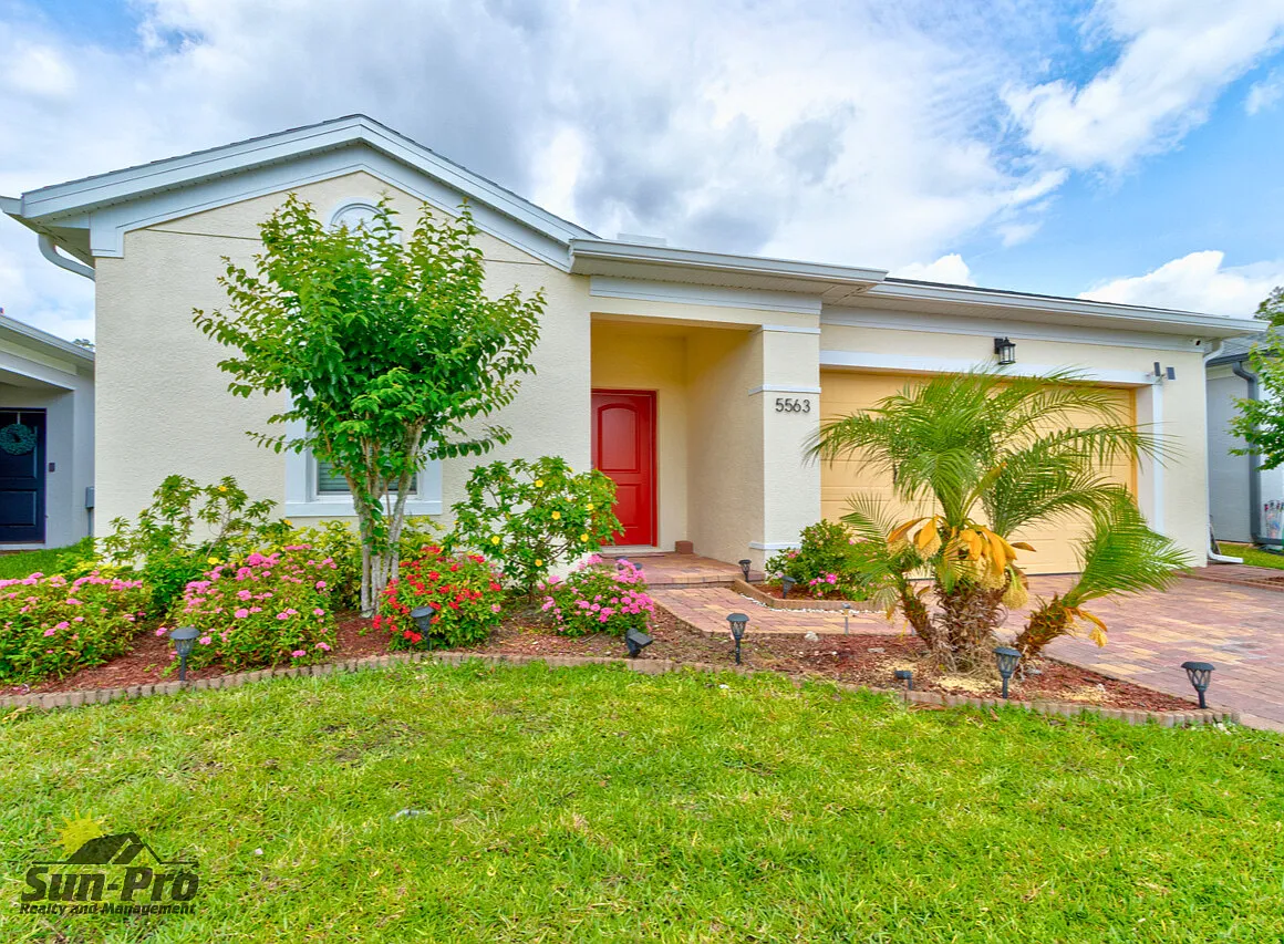 4 bed, 2.0 bath, 1896 sqft, $2,575 — Photo 2