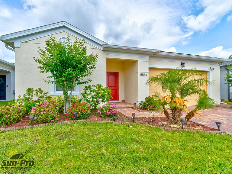 5563 Estero Loop — Photo 2