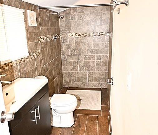 5th image of 834 S 13th St