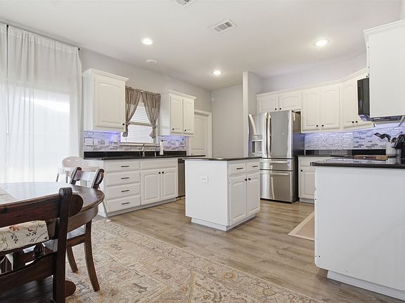 4th image of 10928 Middleglen Rd