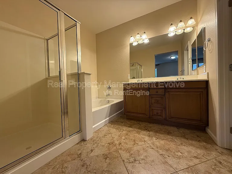 3454 E Constitution Dr — Photo 12