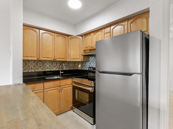 3rd image of 1125 SW 15th Ave #3