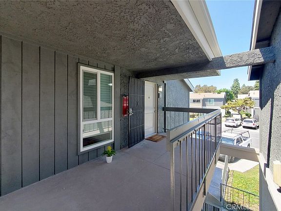 5th image of 2835 S Fairview St Unit H