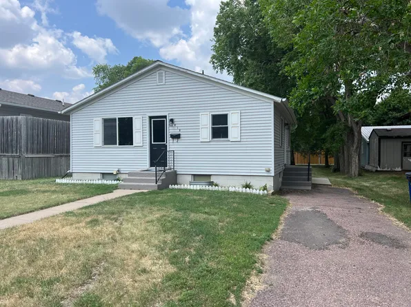 618 W 10th Ave, Mitchell, SD 57301