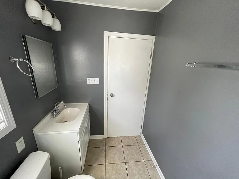 1627 Blaine Ave — Photo 45