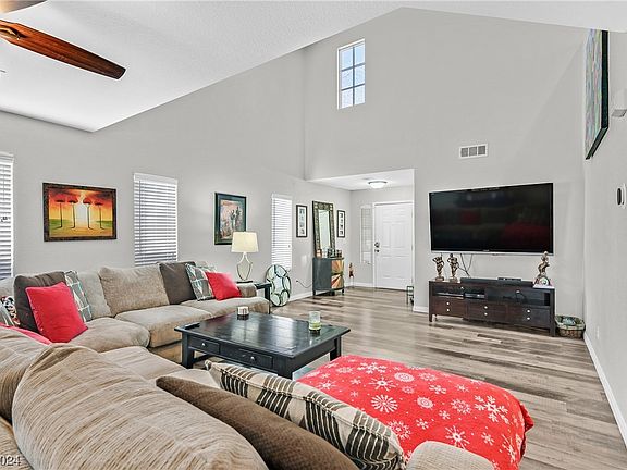 3rd image of 9849 Peseo Cresta Ave