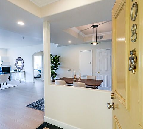 5th image of 10824 Bloomfield St APT 208