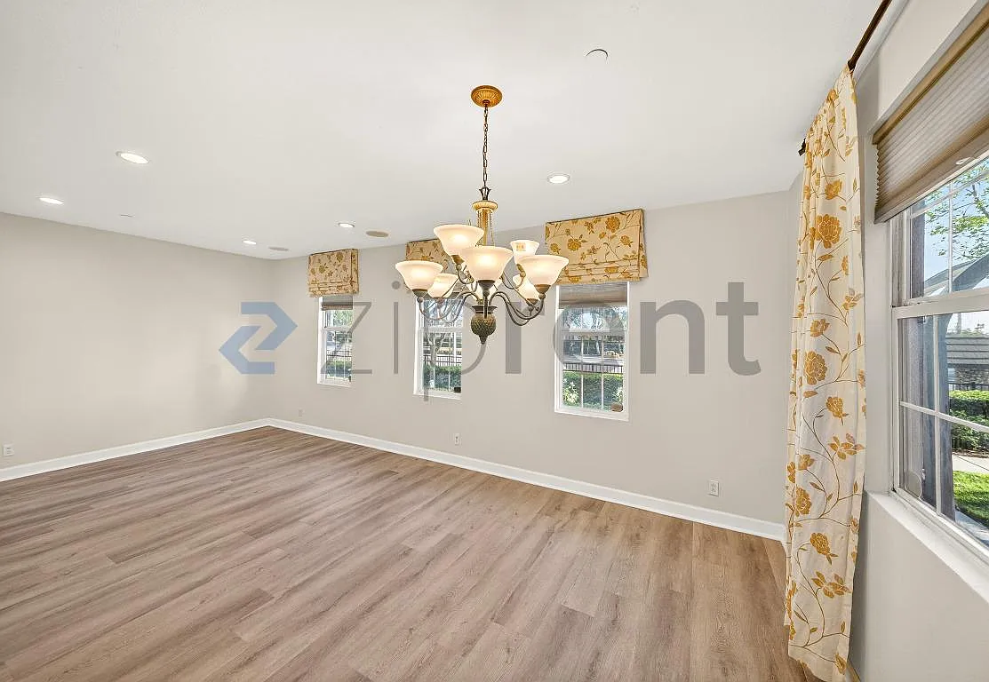 3 bed, 3.5 bath, 2134 sqft, $3,470 — Photo 4
