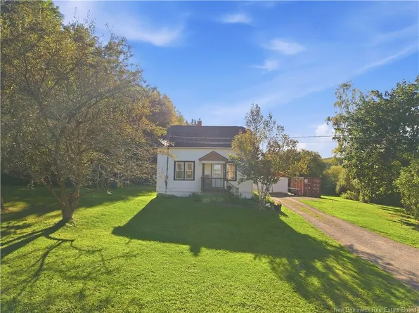 17 Apartment Rd, Studholm, NB E4G 2E1