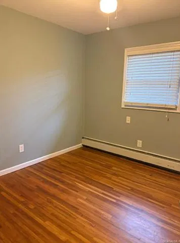 3 bed, 2.0 bath, 1190 sqft, $4,000 — Photo 3