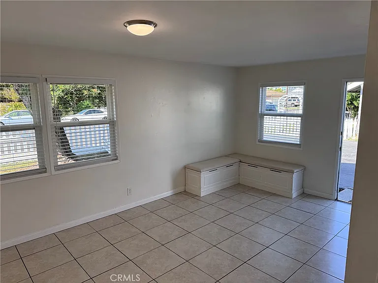 364 16th Pl — Photo 3