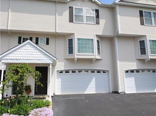 16 Calabria Ct, Westerly, RI 02891