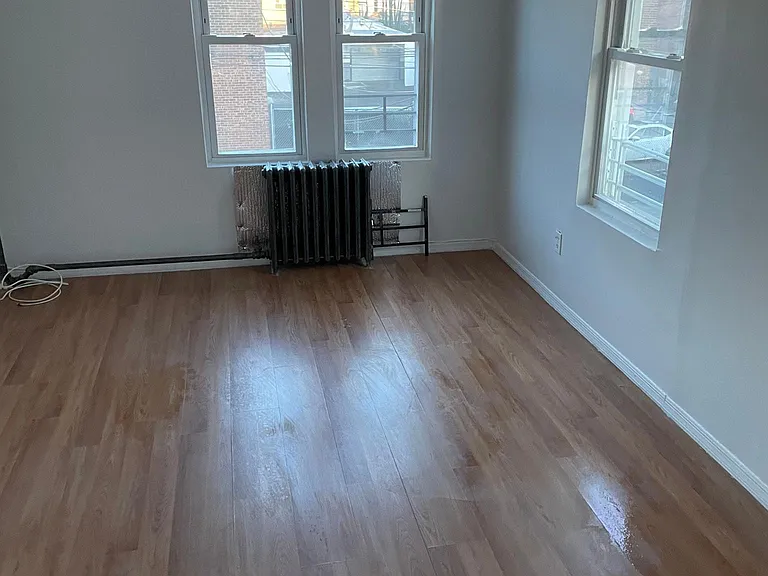 32 N Bond St — Photo 4