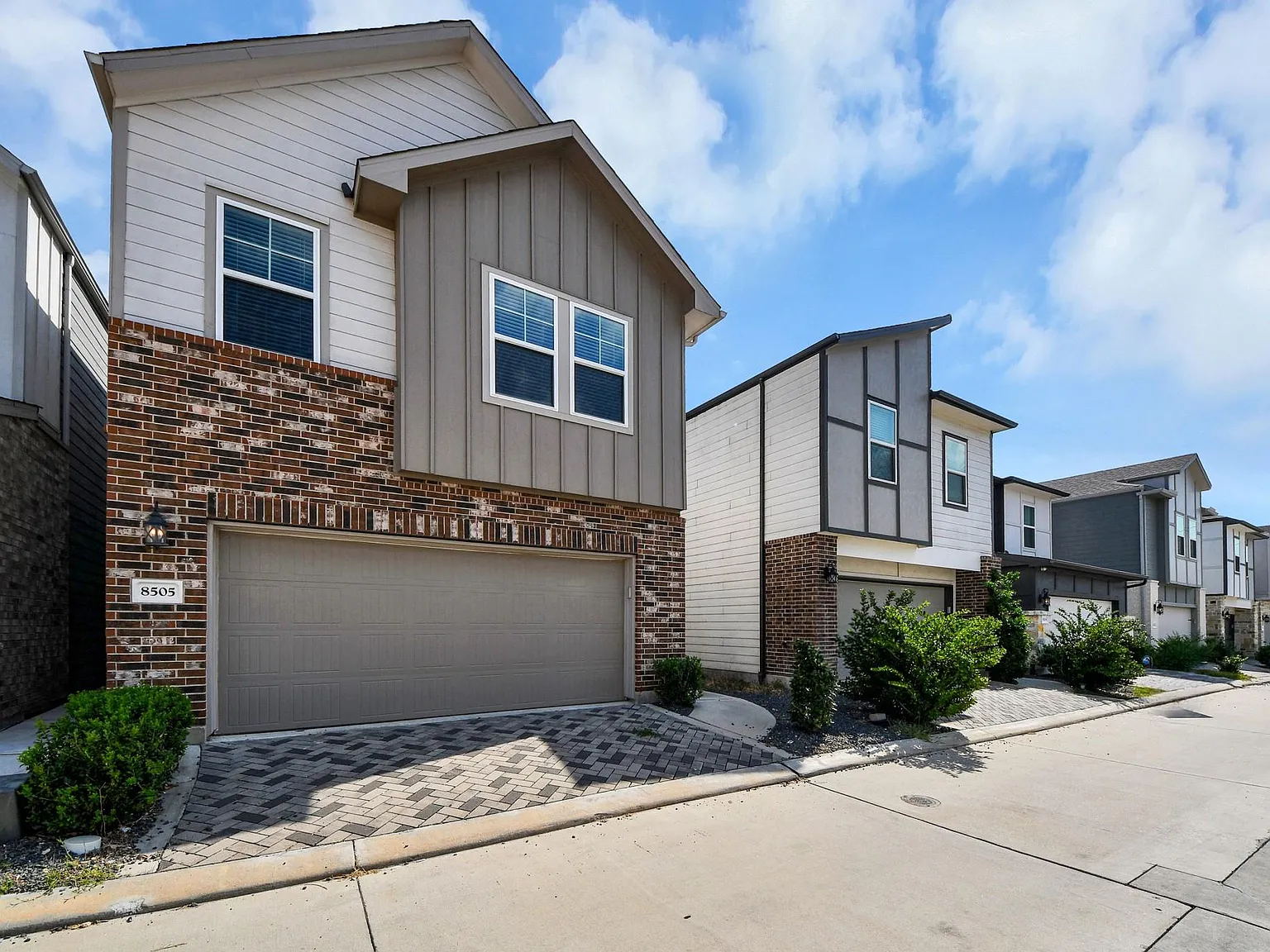 4 bed, 2.5 bath, 2030 sqft, $2,650 — Photo 4