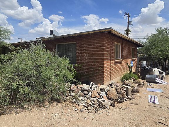 2nd image of 536 E Flores St