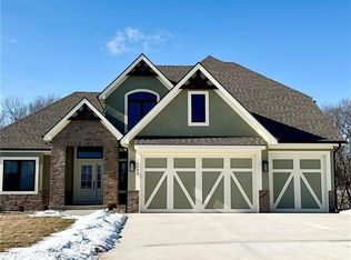 4612 NW Luna Piena Way, Riverside, MO 64150